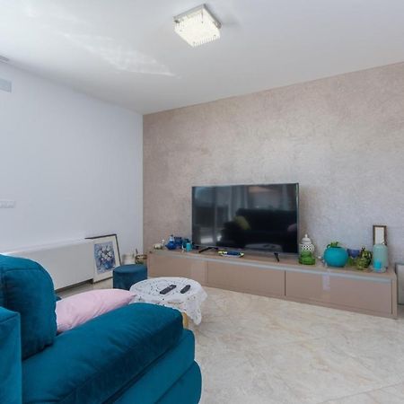Modern Apartments With Shared Pool Near The Sea Pula Buitenkant foto