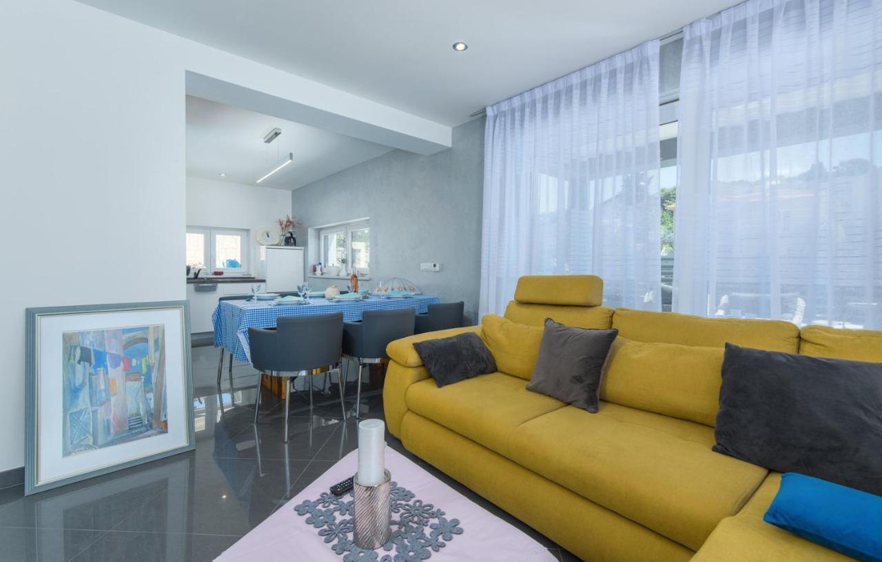 Modern Apartments With Shared Pool Near The Sea Pula Buitenkant foto